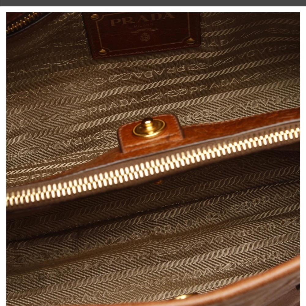 PRADA VITELLO SHINE SATCHEL COMES WITH UNBRANDED GOLD CHAIN - Picture 3 of 6